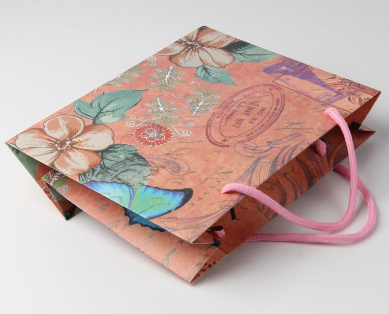 月餅紙袋生產(chǎn)廠認(rèn)準(zhǔn)廣州駿業(yè)包裝 月餅紙袋生產(chǎn)廠認(rèn)準(zhǔn)廣州駿業(yè)包裝