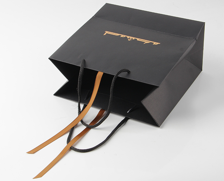 這就是黑卡紙紙袋工廠(chǎng)的黑卡紙袋 這就是黑卡紙紙袋工廠(chǎng)的黑卡紙袋