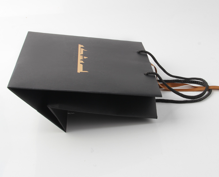 這就是黑卡紙紙袋工廠(chǎng)的黑卡紙袋 這就是黑卡紙紙袋工廠(chǎng)的黑卡紙袋