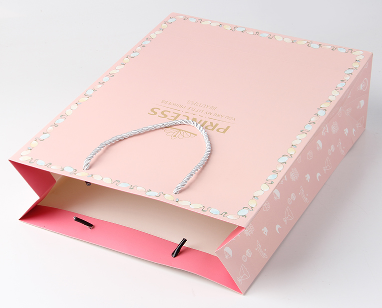 需要內(nèi)衣禮品袋訂制的商家為什么會(huì)選擇這種材質(zhì)呢 需要內(nèi)衣禮品袋訂制的商家為什么會(huì)選擇這種材質(zhì)呢