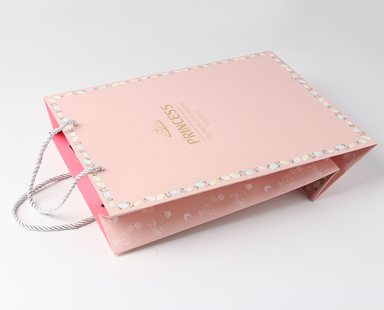 需要內(nèi)衣禮品袋訂制的商家為什么會(huì)選擇這種材質(zhì)呢 需要內(nèi)衣禮品袋訂制的商家為什么會(huì)選擇這種材質(zhì)呢