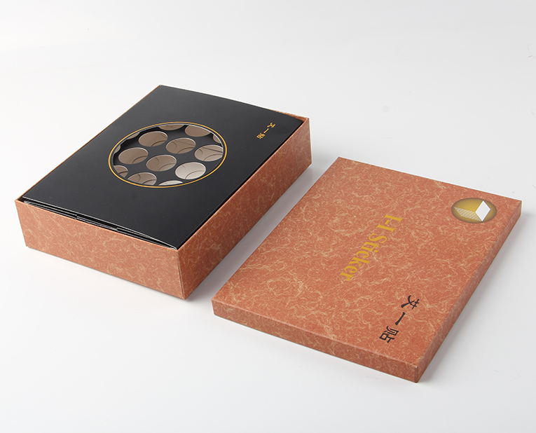 戒指禮盒定做告訴你燙金發(fā)花的原因 戒指禮盒定做告訴你燙金發(fā)花的原因