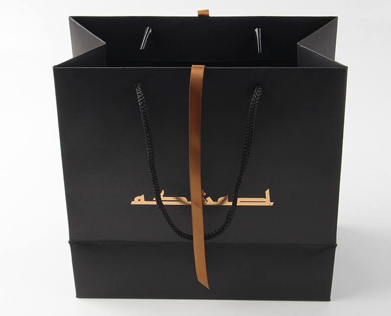 當(dāng)印品出現(xiàn)了劃痕皮具紙袋工廠是怎么一一排查出原因的？