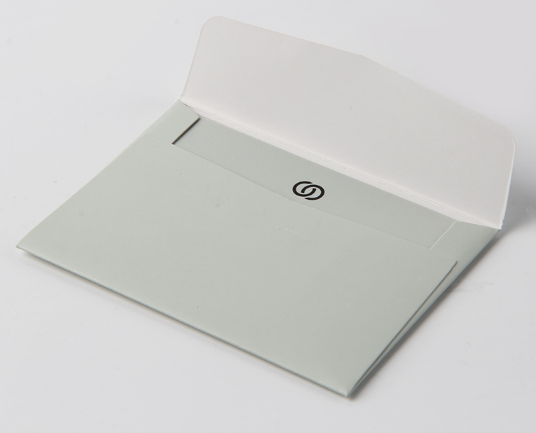 褲子的吊牌定做如果選擇合版印刷，記得考慮1個(gè)因素