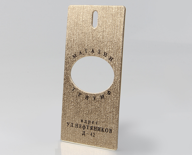 服裝吊牌的樣品和大貨顏色不同，廠家在生產時沒留意這1點