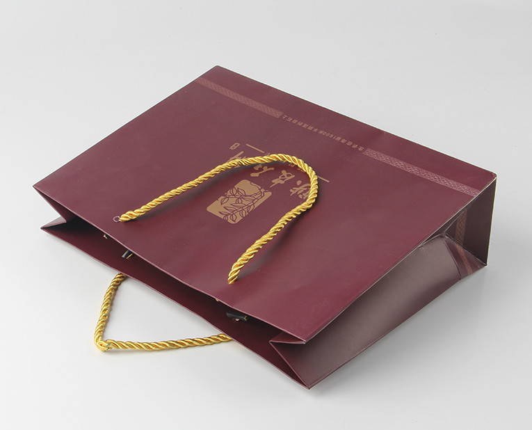 制作保健品包裝袋的廠(chǎng)家小師傅，苦惱解決金銀油墨的制板