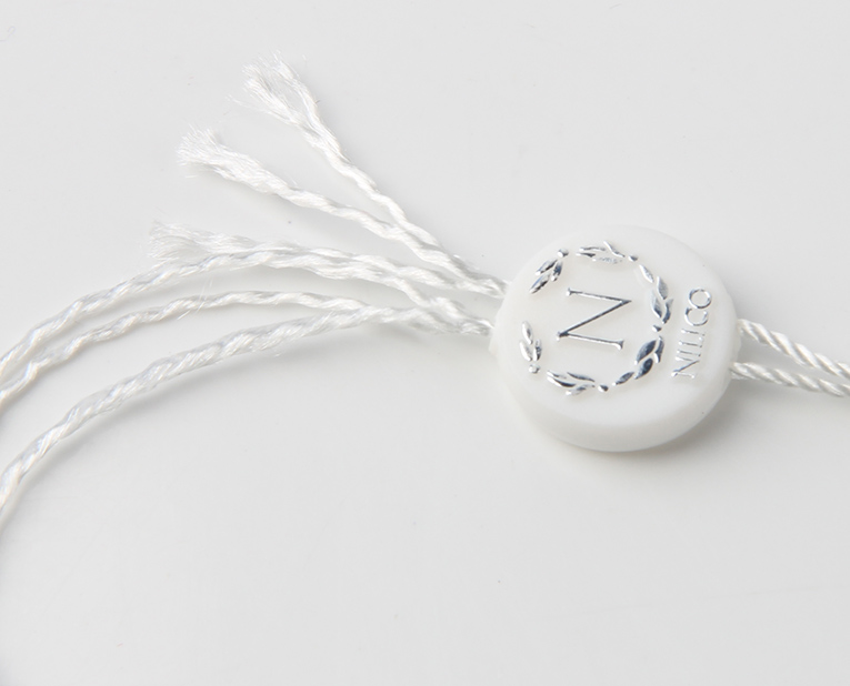 襯衫吊牌如果使用燙金工藝，工廠的老師傅對(duì)這1點(diǎn)很在意