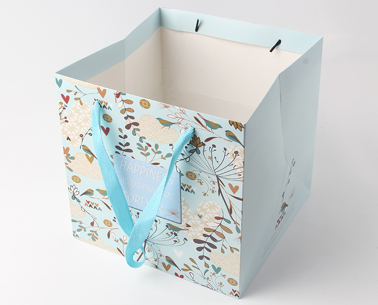 抗凍光油，讓化妝品禮品袋廠在冬天也能換發(fā)光彩