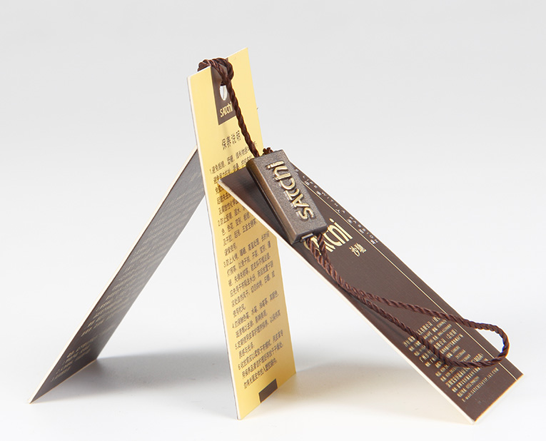 在服裝的紙牌定做過程中1個個環(huán)保新秀為何頻頻受挫？