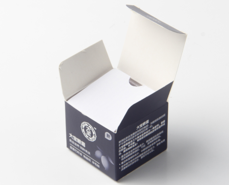 化妝品盒廠家的老師傅，為了讓工人早點(diǎn)放假，放出大招解決飛墨