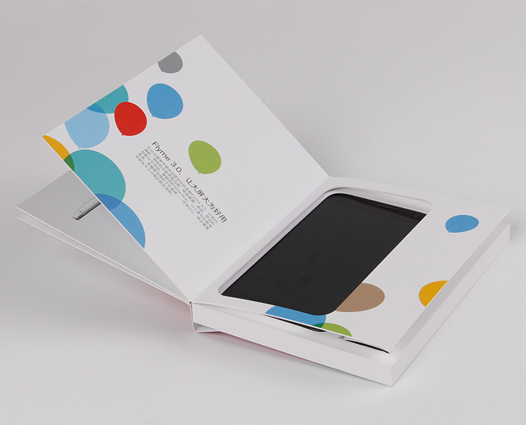 在手機(jī)包裝盒中體現(xiàn)翻書感覺 在手機(jī)包裝盒中體現(xiàn)翻書感覺