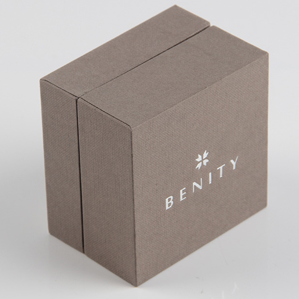 拒絕無(wú)理，手表包裝在訂做過(guò)程中被污蔑也不怕