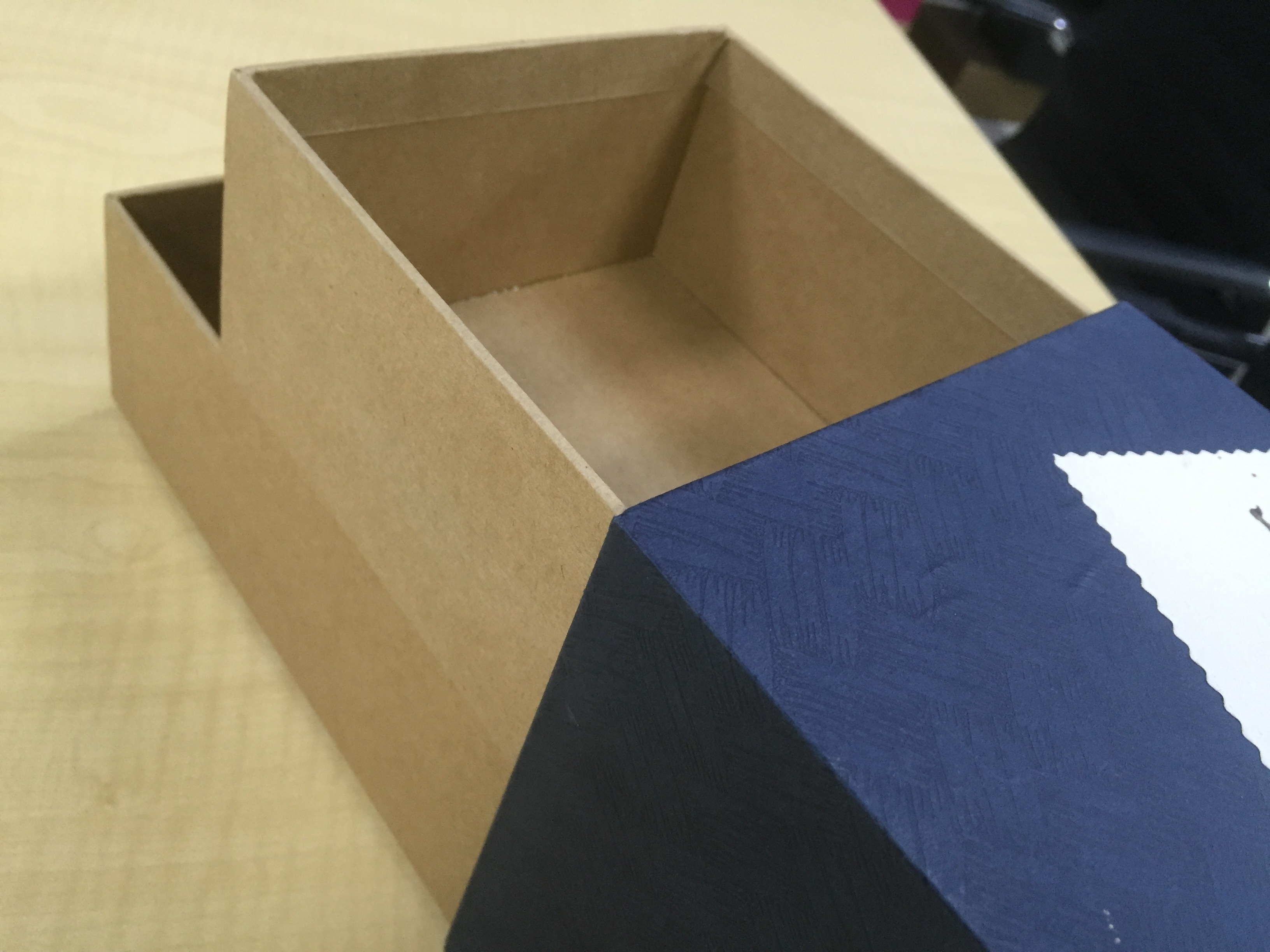 有保健品商家對禮品盒工廠的天地蓋不服，只好祭出雙開抽屜盒