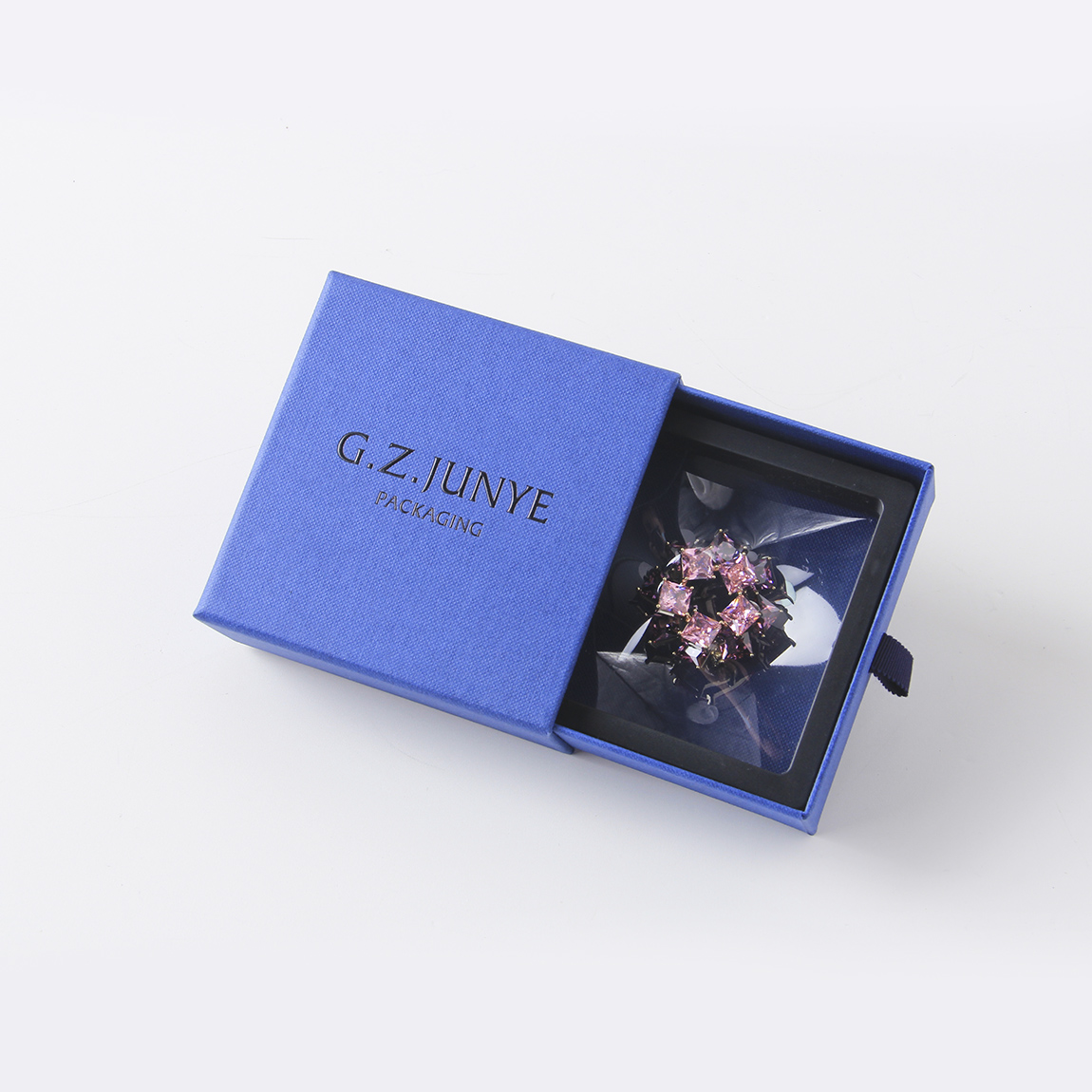 紙質(zhì)珠寶包裝盒會(huì)有哪些生產(chǎn)上的細(xì)節(jié)需要注意？